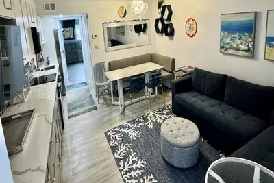 Image de Renovated 1-bedroom condo in Cape May with Ac, pool, 1 min walk to beach!