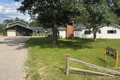 Image de 2 houses, huge yard, dog-friendly, close to Orv trails and lakes