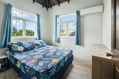 Image de Serene Escape - Central & Modern with Ac