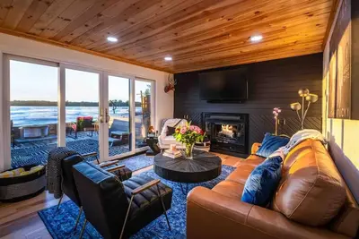 Image de Lake Ontario Cottage with views and hot tub