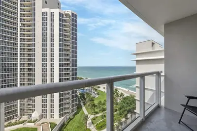 Image de Chic apartment in brilliant Sunny Isles Beach with Ac, fitness room