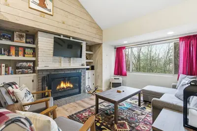 Image de Après-Ski Haven with Pools, Hot Tub, Sauna & Pet-Friendly