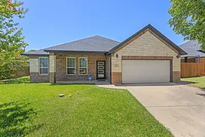 Image de Sporty Spot - Hot Tub - Walk to At&T Stadium