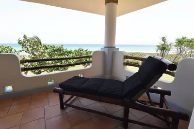 Image de Tranquil Oceanfront 2-bedroom condo with Ac in SosĂşa