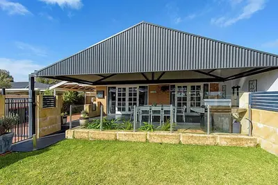 Image de Sea Renity On Earnshaw – 3br Beachside Bliss