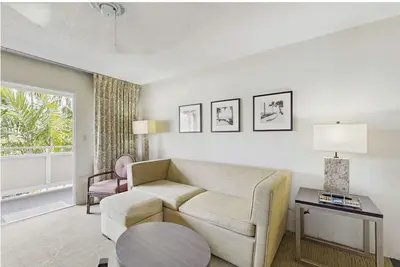 Image de Top Floor, Centrally Located Condo, Ac, Private Lanai, Steps to Beach