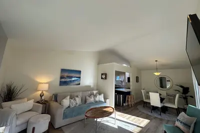Image de Walk to the Beach! Fully Furnished Coastal Cottage