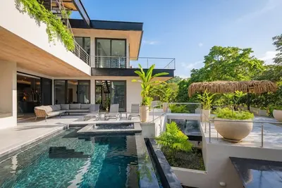 Image de Modern 4br w/Pool + Ocean View Yoga Deck–Sleeps 14