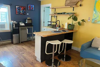 Image de Charming studio cottage with private fenced yard in the heart of Beacon