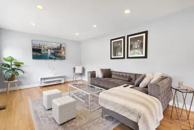 Image de Upper Deck Modern Retreat