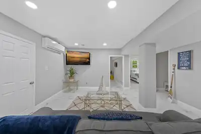 Image de Lower Cove Modern Retreat