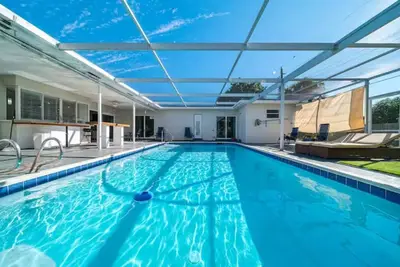 Image de Vacation Pool House 2! 5bd 3ba