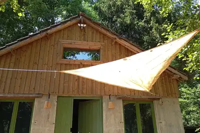 Image de Cabane au bord d'un étang