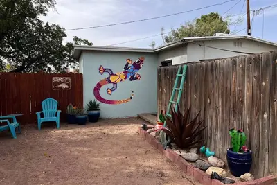 Image de Studio Casita 5 mins to Farmer's mkt/dogs welcome!