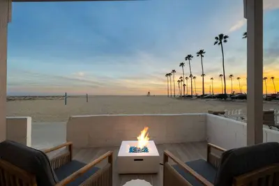 Image de Beachfront Suite on Balboa Peninsula w/ Private Patio + Fire Pit