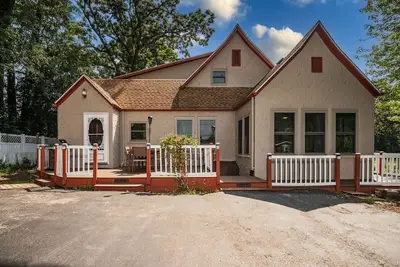 Image de Whimsical Historic Getaway Near Golf, Skiing and Wisconsin Southern Lakes