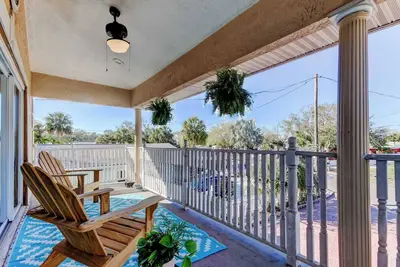 Image de Simple Rooftop Gem, 2 Blocks 2 Beach, Pets Allowed