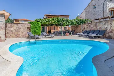 Image de Large Villa with swimming pool near the beach and National Park Brijuni, Fazana