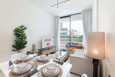Image de Jvc Apartment Sleeps 4 with Pool View!