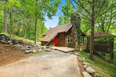 Image de Real log Cabin, Fireplace, Gazebo with Hot Tub, Privacy, 20 min to Dollywood!