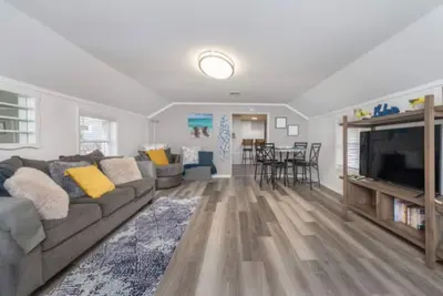 Image de 2br Shoreside Retreat w/ Beach Access & Interiors