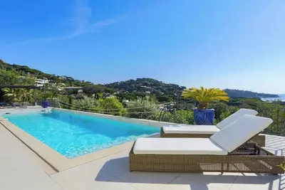 Image de Panoramic sea views Central and renovated with Pool and Garden