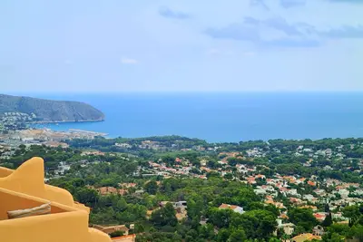 Image de Stylish Duplex in Moraira with Stunning Sea Views and Communal Pool.