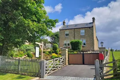 Image de nestled in countryside on border between co. durham and Newcastle upon Tyne