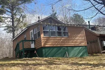 Image de Quaint 2 bedroom cabin on quiet Moose Lake.