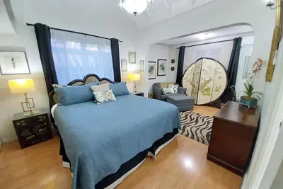 Image de Elegant, Quiet & Cozy Kingston Home