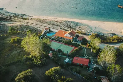 Image de Paradise by the sea: villa with swimming pool and tennis court in O Grove