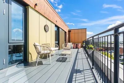 Image de Penthouse with Hot Tub & View