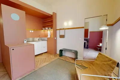 Image de Joivy Appartement moderne deux pièces avec cour intérieure