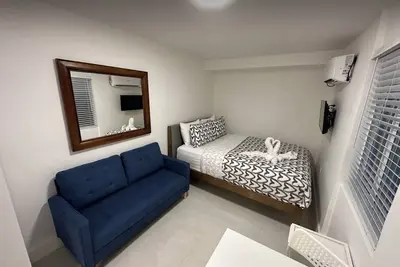 Image de Hallandale Comfort: Pet-Friendly Studio Near Beaches & Nightlife