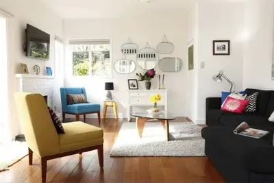 Image de Charming Beachside Cottage| by Furnished Rentals