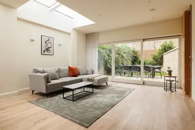 Image de GuestReady - Contemporary home with garden