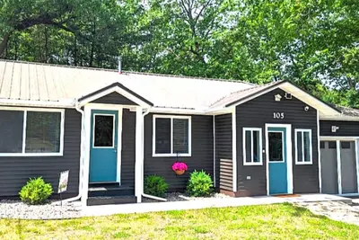 Image de Charming 2-bedroom house in beautiful Prudenville with lake access.