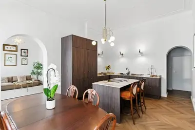 Image de Upscale Downtown 2br | King & Queen beds | Seaside