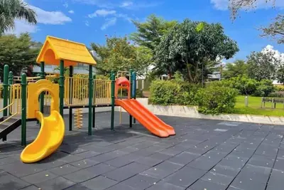 Image de 2br Townhome • WiFi + Pool • 10 mins to Aburi