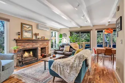 Image de Quaint Quechee Lakes Condo - walk to Lake Pinneo & the Clubhouse!