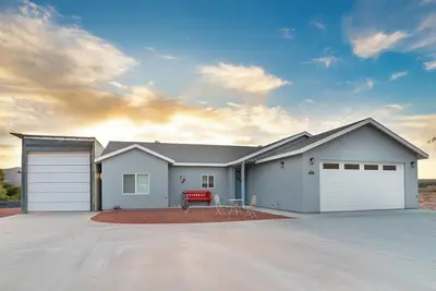 Image de New home located in the \"heart\" of Az. Come explore Az. So much to see and do.