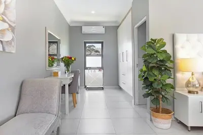 Image de Terrific 13-bedroom villa in Tokai for a memorable getaway