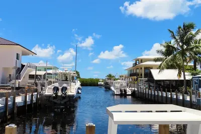 Image de Space to Relax • Style to Impress • Sleeps 8