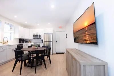 Image de 500 ft to boardwalk, 3 bdr condo