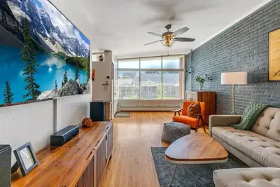 Image de New Mid Century Modern Condo in Wash Park!