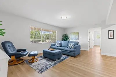 Image de Newly Remodeled 2br/1ba Apt w/ Gated Parking Lot