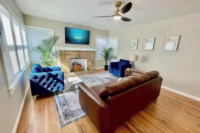 Image de 2/1 Fenced Home Pet Friendly