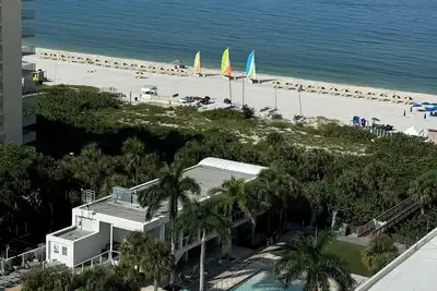 Image de 3-bedroom villa in Marriotts Crystal shore on the beach at fabulous Marco Island