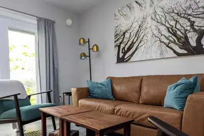 Image de Charming Victoria Suite – 2br with Outdoor Space