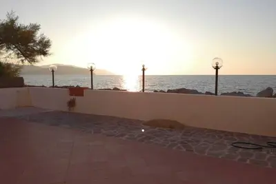 Image de Cozy little house with terrace on the sea facing the beautiful Aeolian Islands